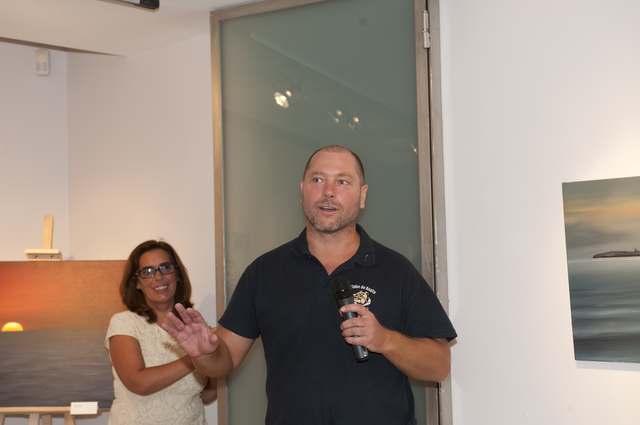 Péter Balikó numa inauguração de exposição